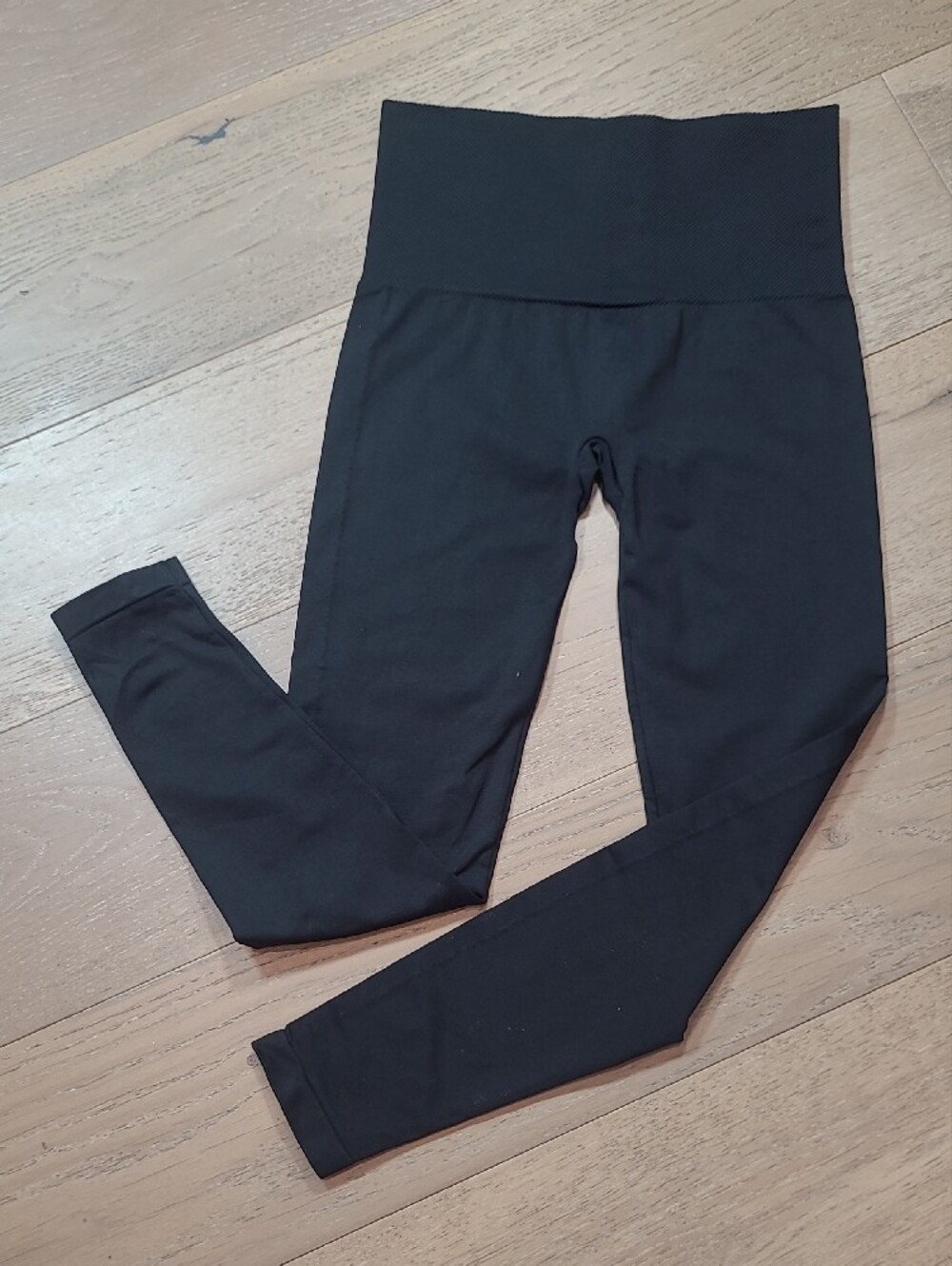 EUC Assets by Spanx Shapewear Women's sz M Black High Rise Ankle Legging
